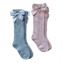 Load image into Gallery viewer, These knee high bow socks are made of 100% cotton. The socks come in a set of 2. Suitable for babies and toddlers. Dubai, Abu Dhabi, UAE.